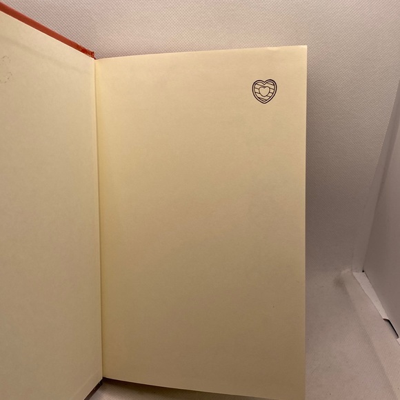 Trixie Belden Books: The Mysterious Visitor and The Marshland Mystery - Picture 6 of 16